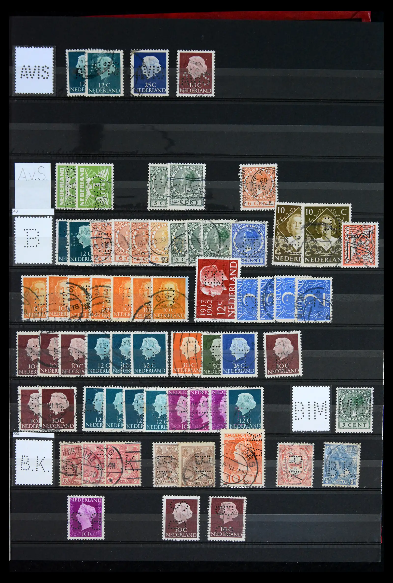 42202 0035 - Postzegelverzameling 42202 Nederland perfins 1891-1960.