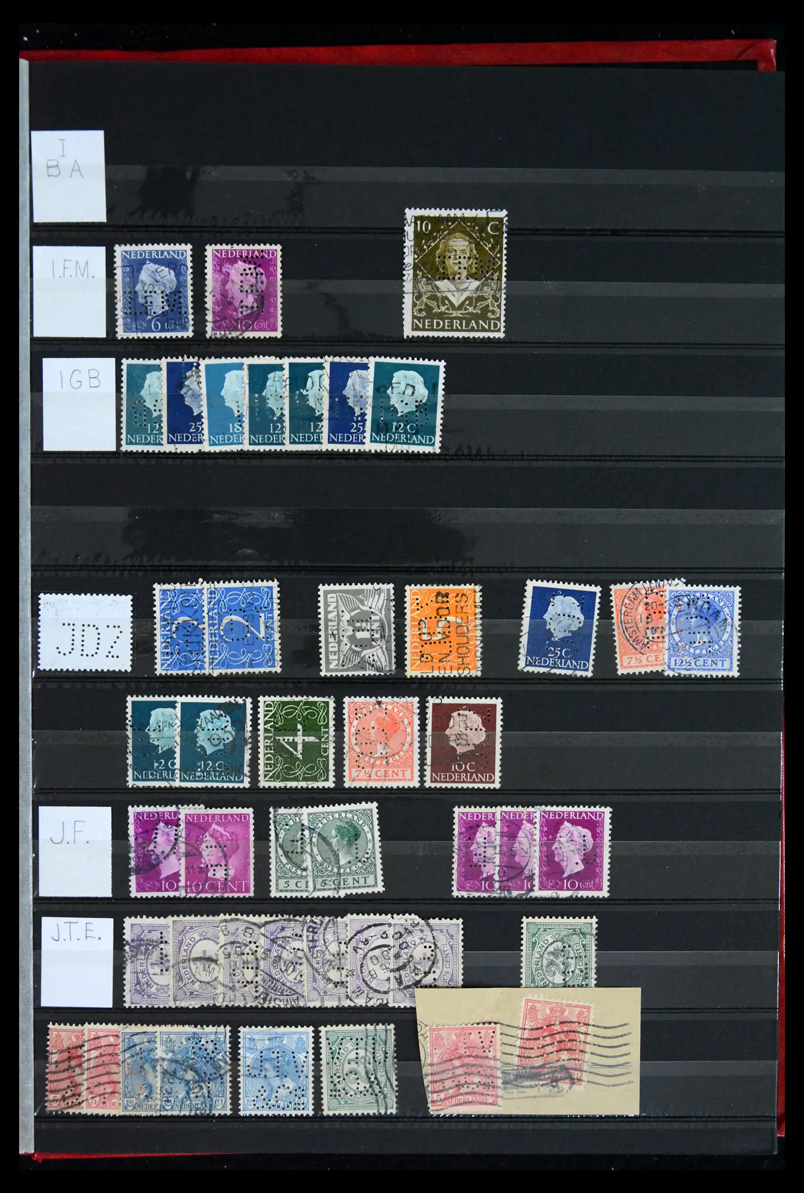 42202 0049 - Postzegelverzameling 42202 Nederland perfins 1891-1960.