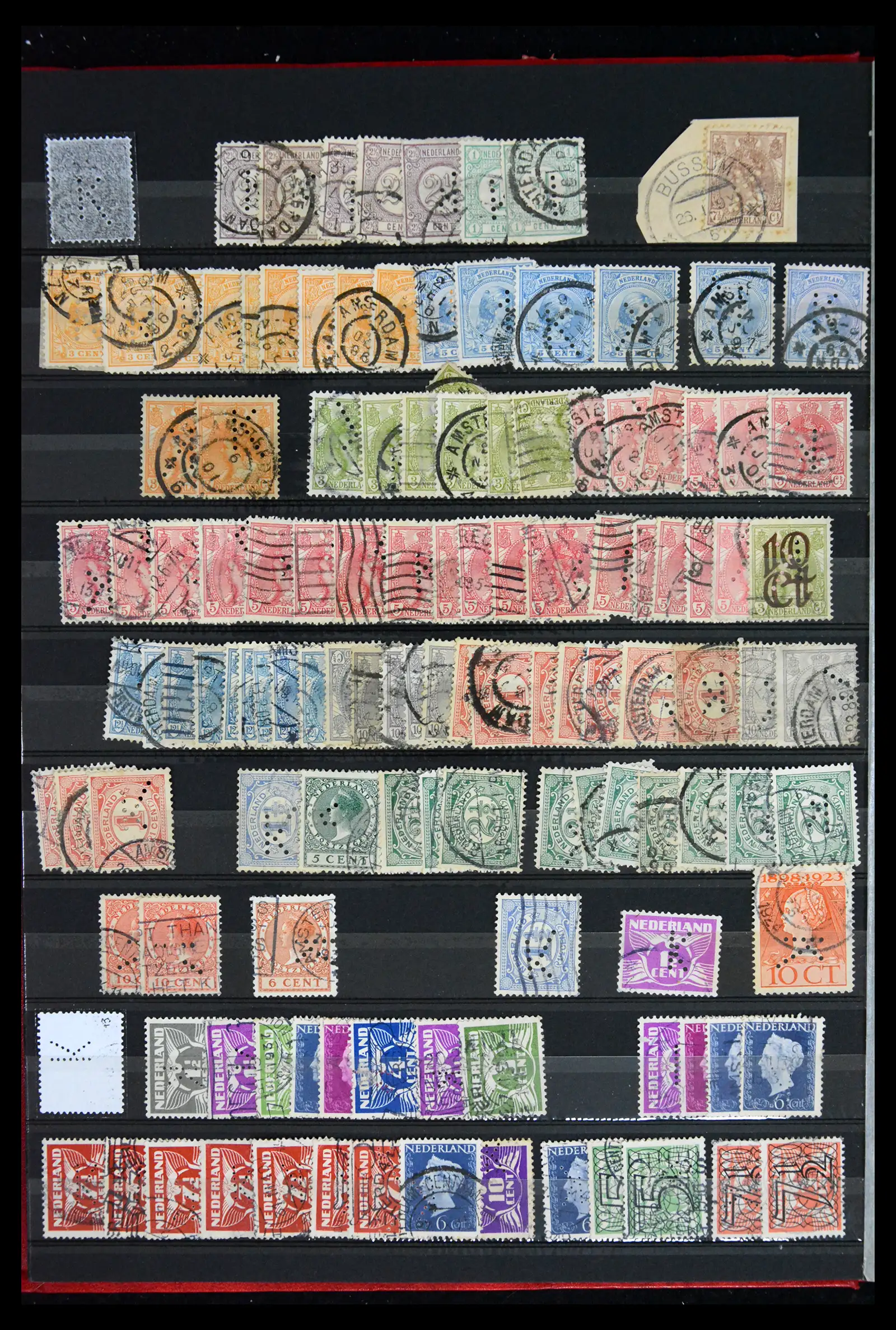 42202 0050 - Postzegelverzameling 42202 Nederland perfins 1891-1960.