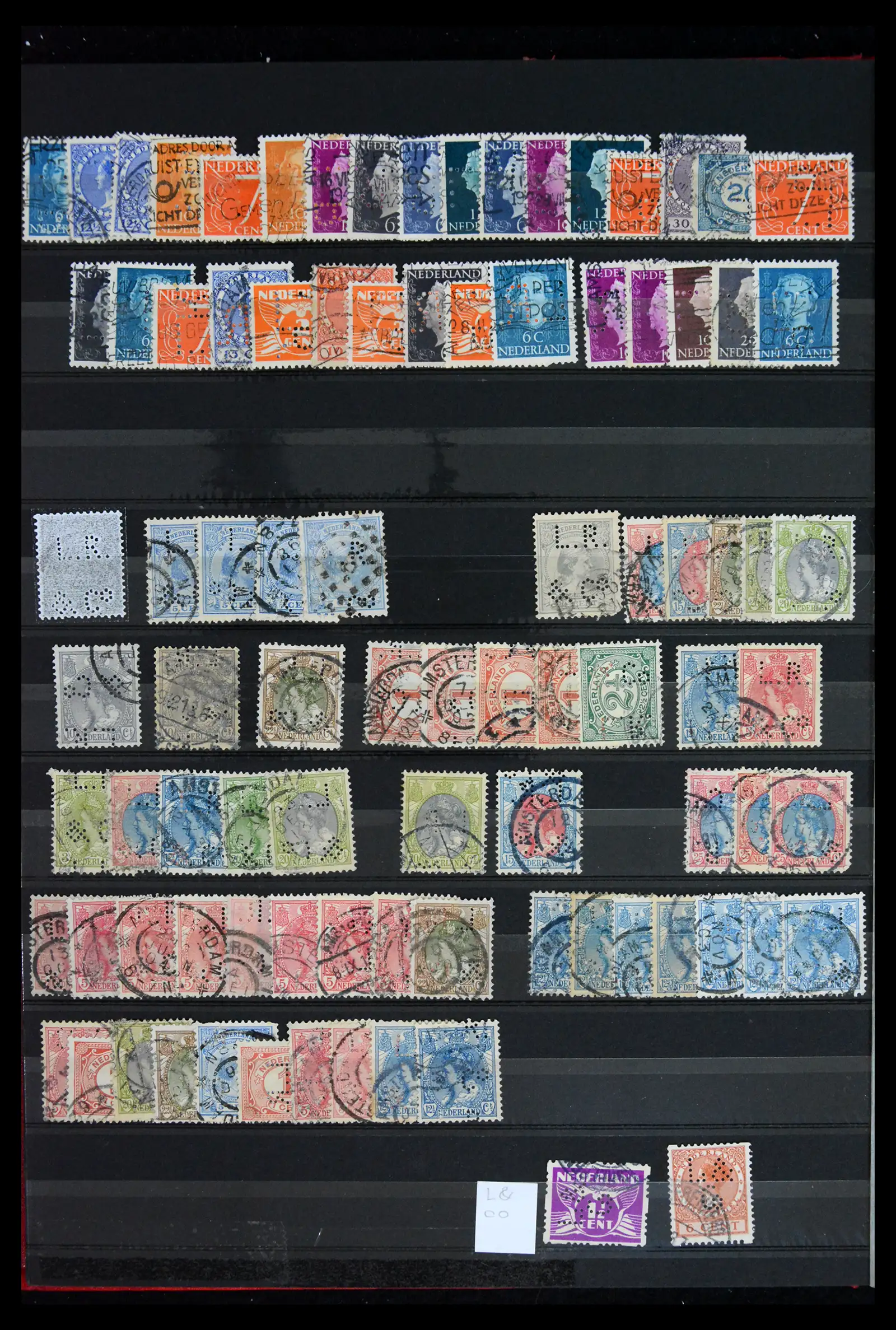 42202 0056 - Postzegelverzameling 42202 Nederland perfins 1891-1960.