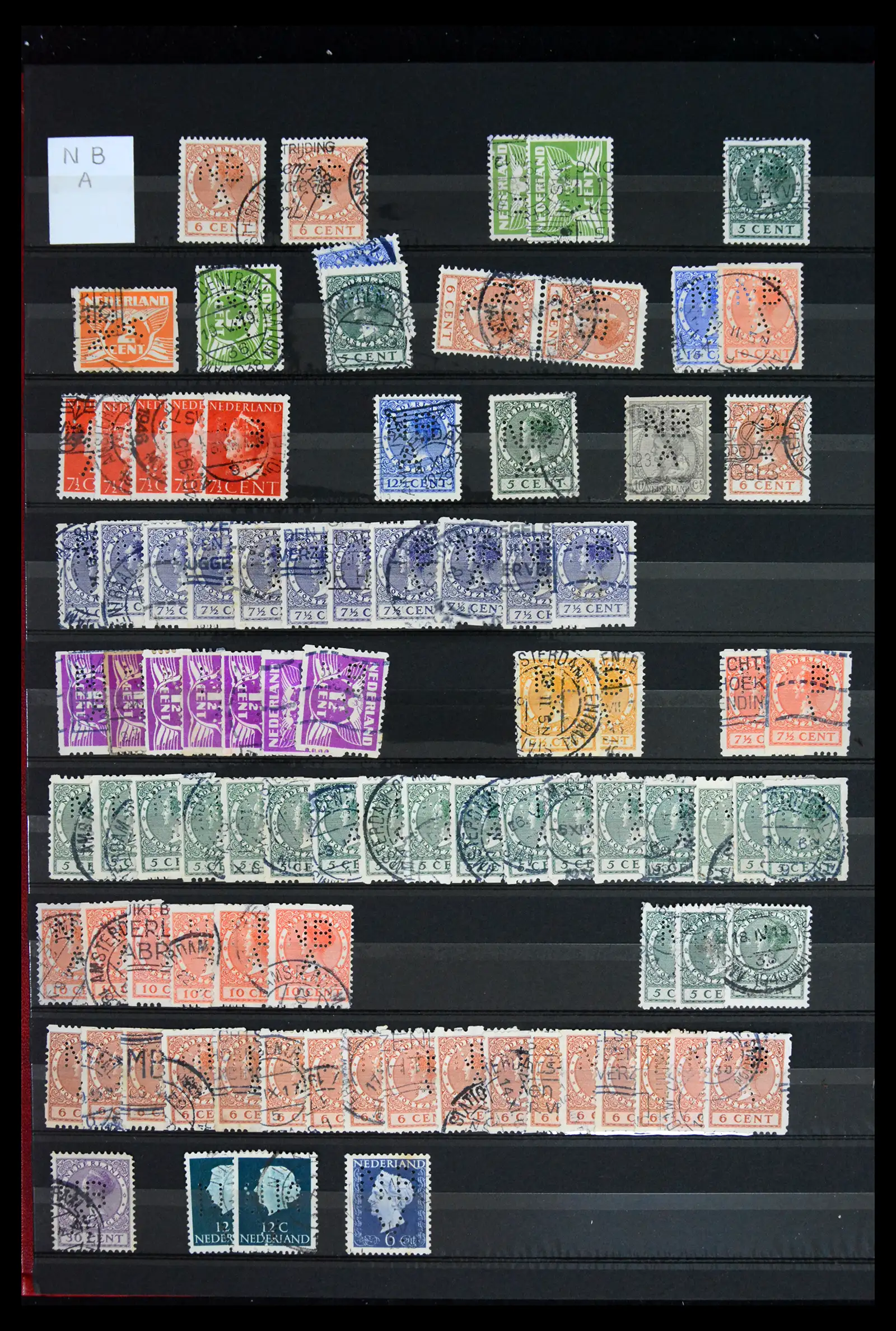42202 0060 - Postzegelverzameling 42202 Nederland perfins 1891-1960.