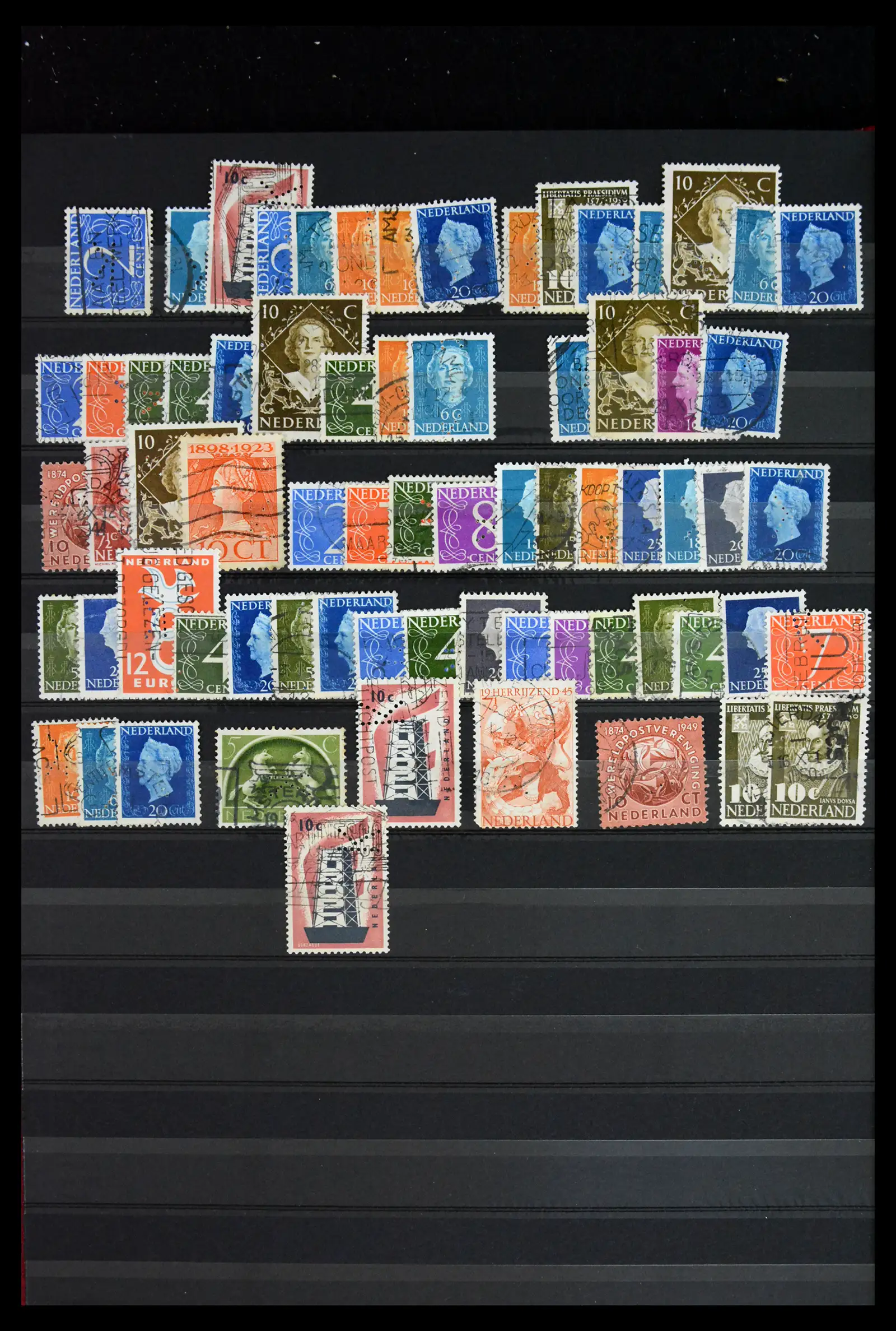 42202 0063 - Postzegelverzameling 42202 Nederland perfins 1891-1960.