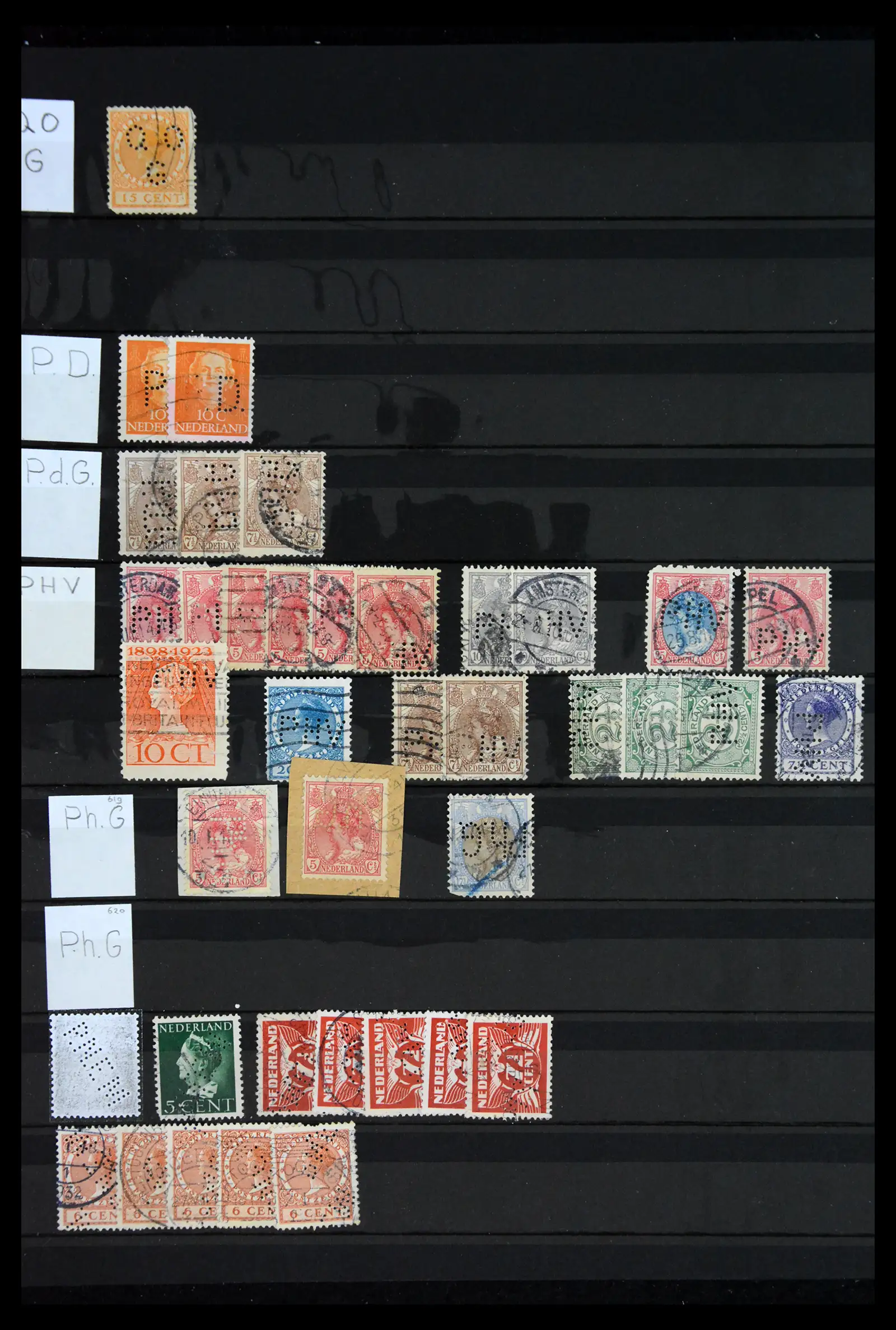 42202 0066 - Postzegelverzameling 42202 Nederland perfins 1891-1960.