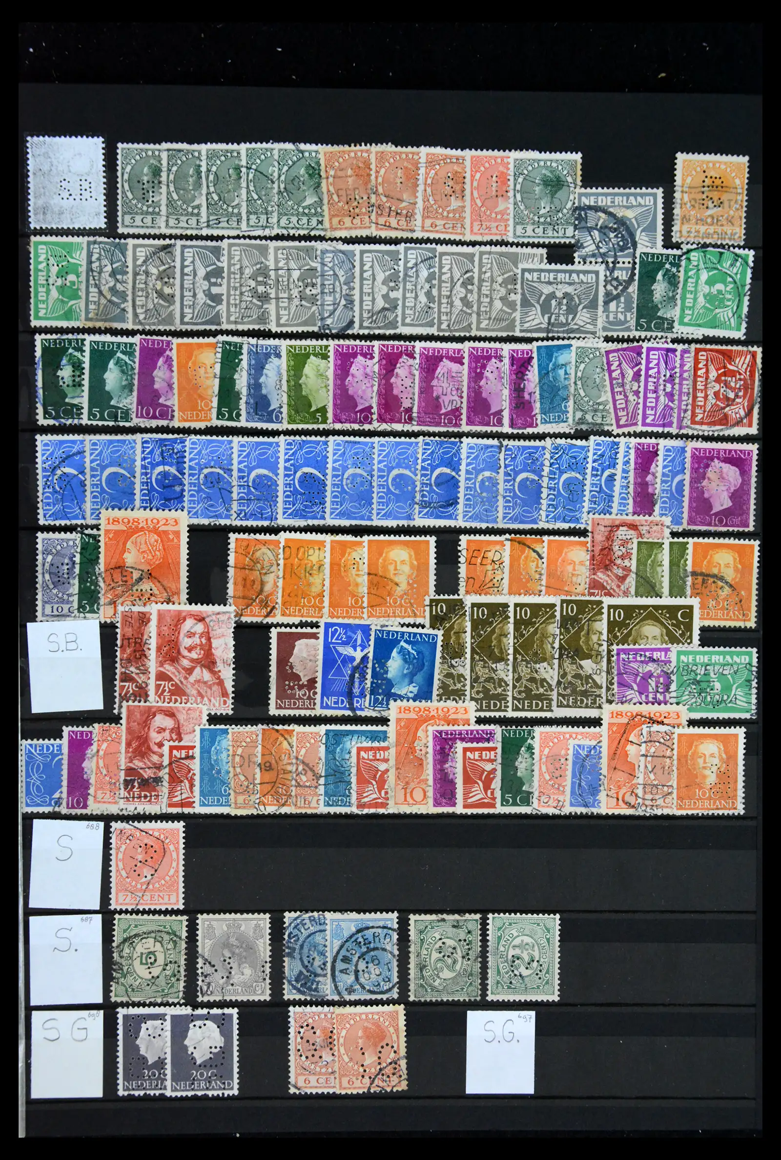 42202 0072 - Postzegelverzameling 42202 Nederland perfins 1891-1960.