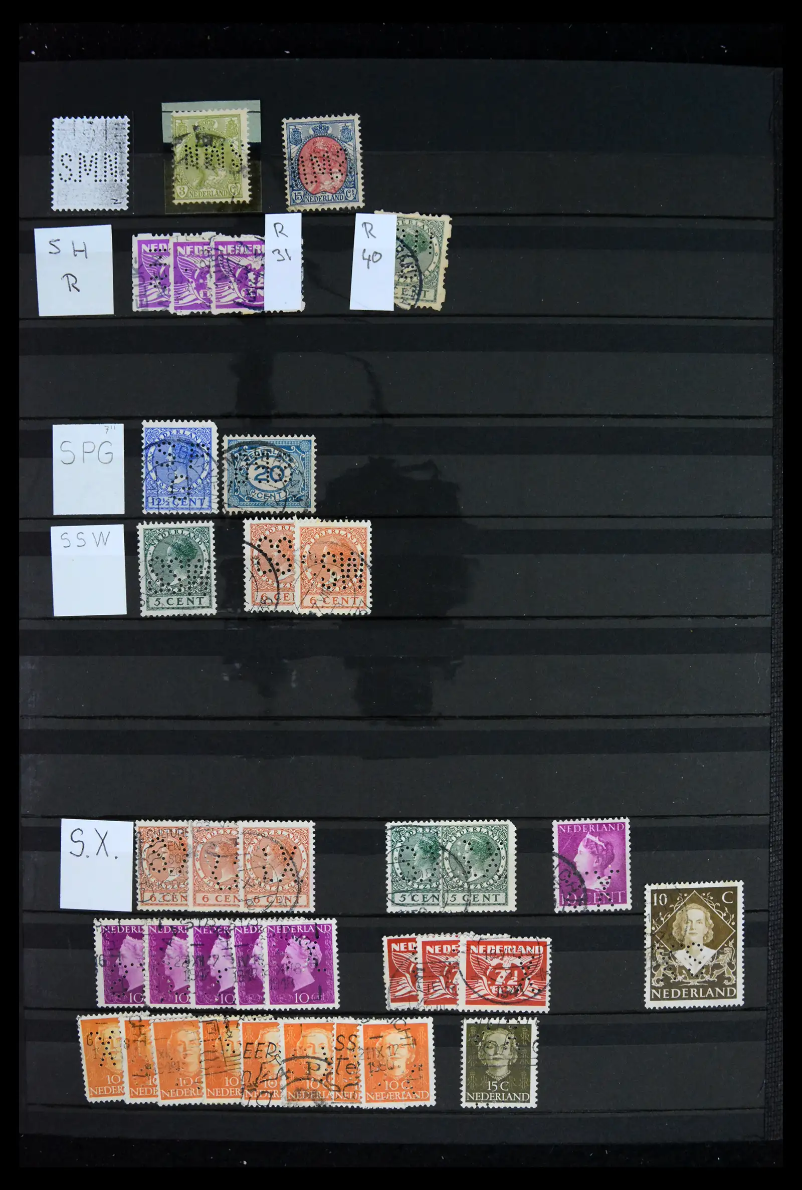 42202 0073 - Postzegelverzameling 42202 Nederland perfins 1891-1960.