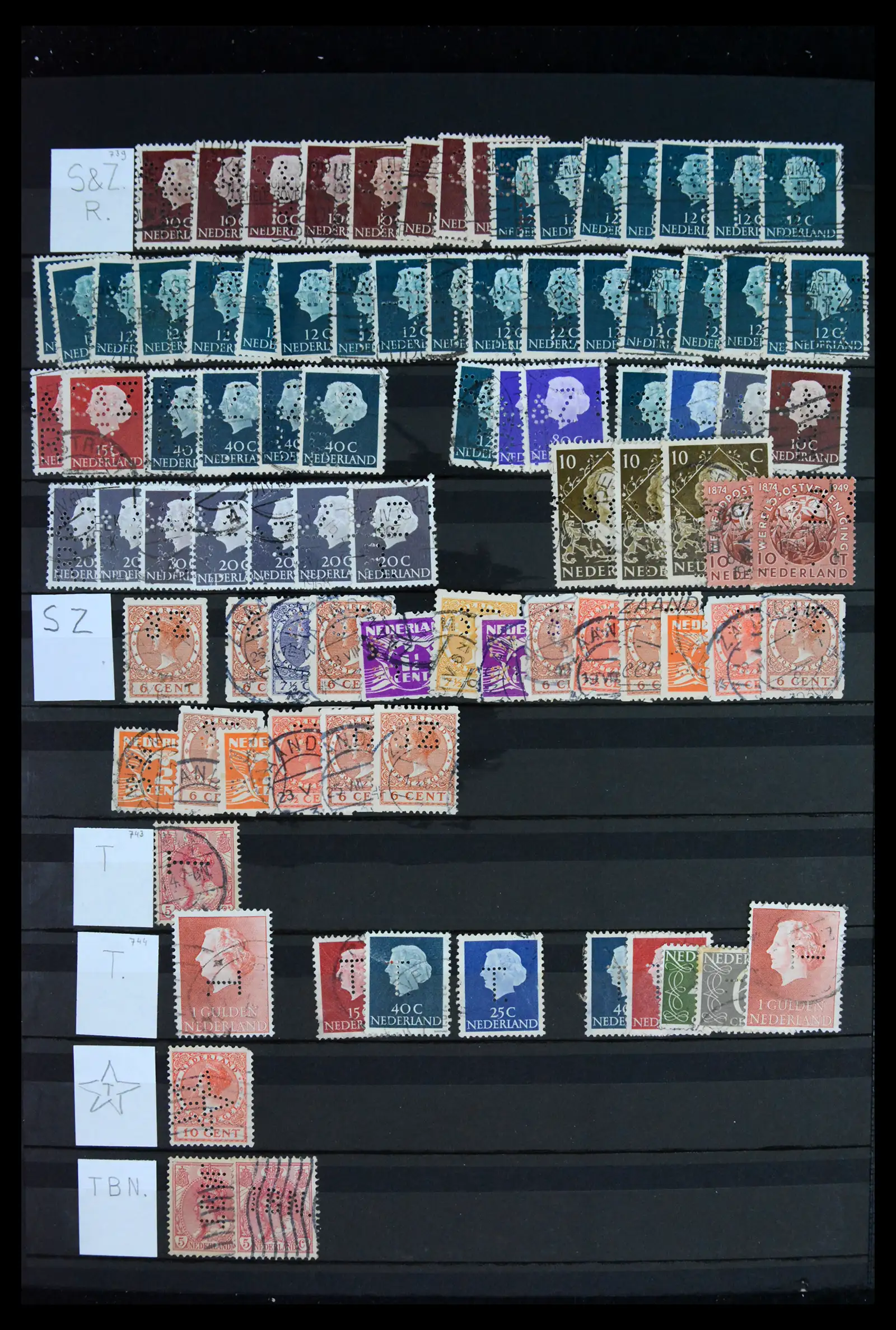 42202 0077 - Postzegelverzameling 42202 Nederland perfins 1891-1960.