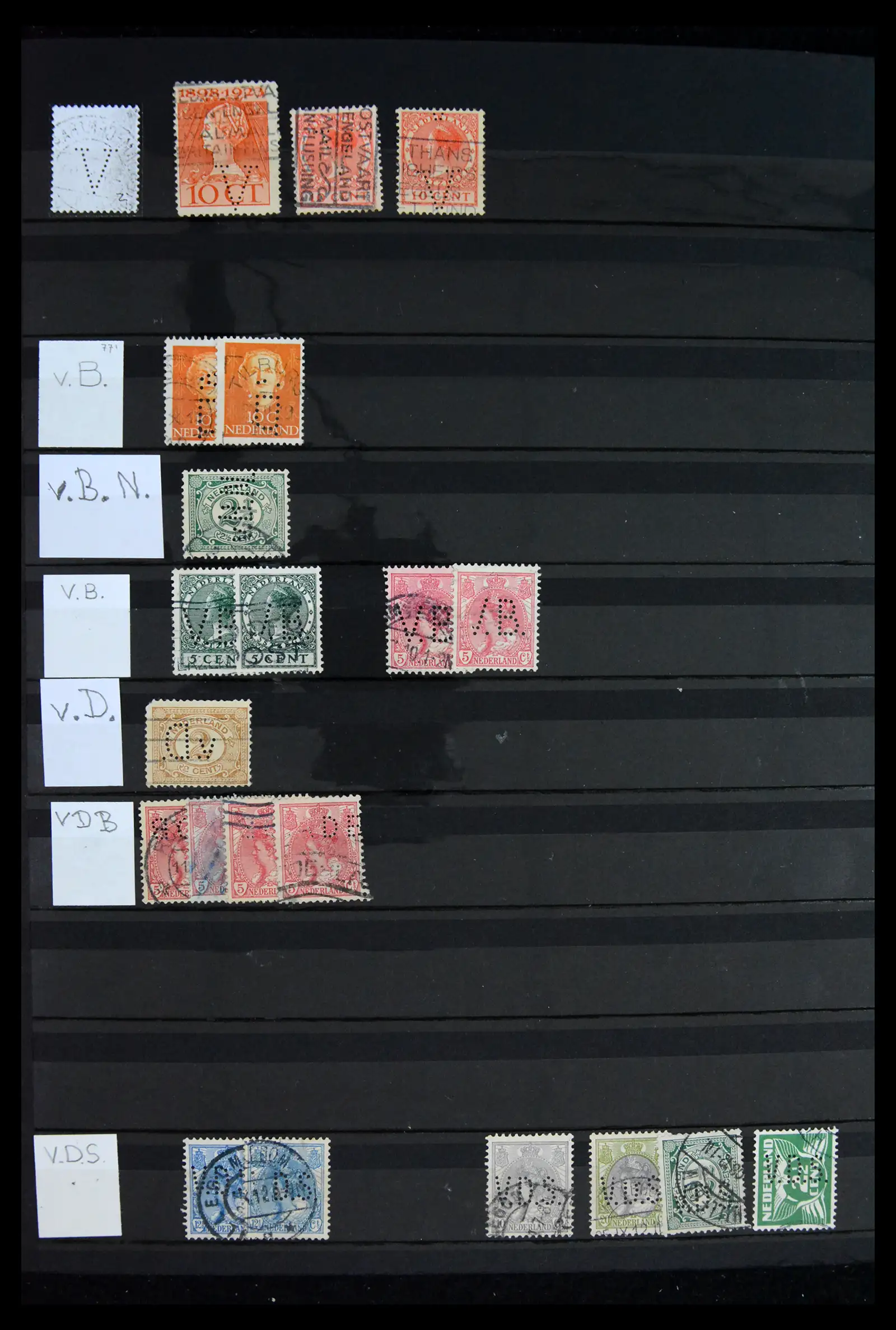 42202 0079 - Postzegelverzameling 42202 Nederland perfins 1891-1960.