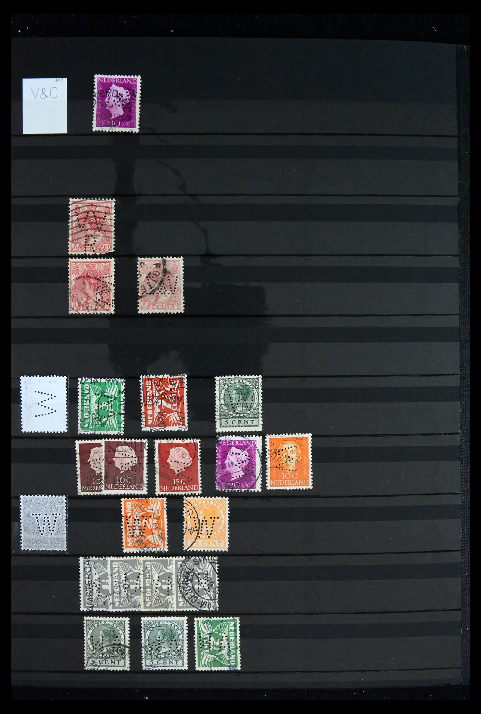 42202 0084 - Postzegelverzameling 42202 Nederland perfins 1891-1960.