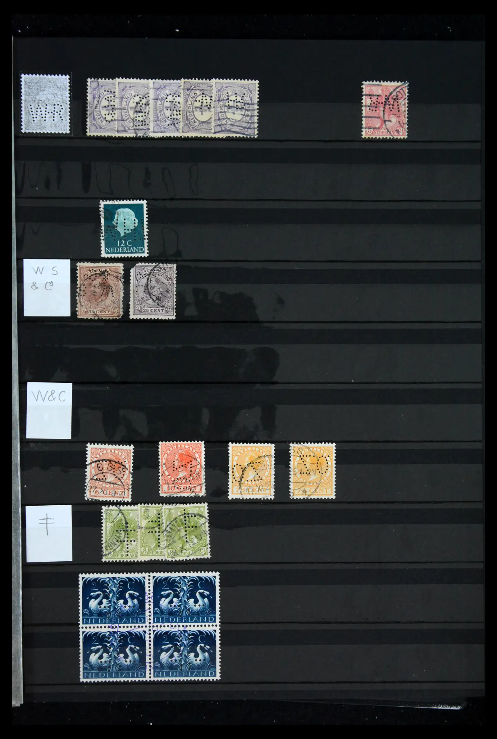 42202 0085 - Postzegelverzameling 42202 Nederland perfins 1891-1960.