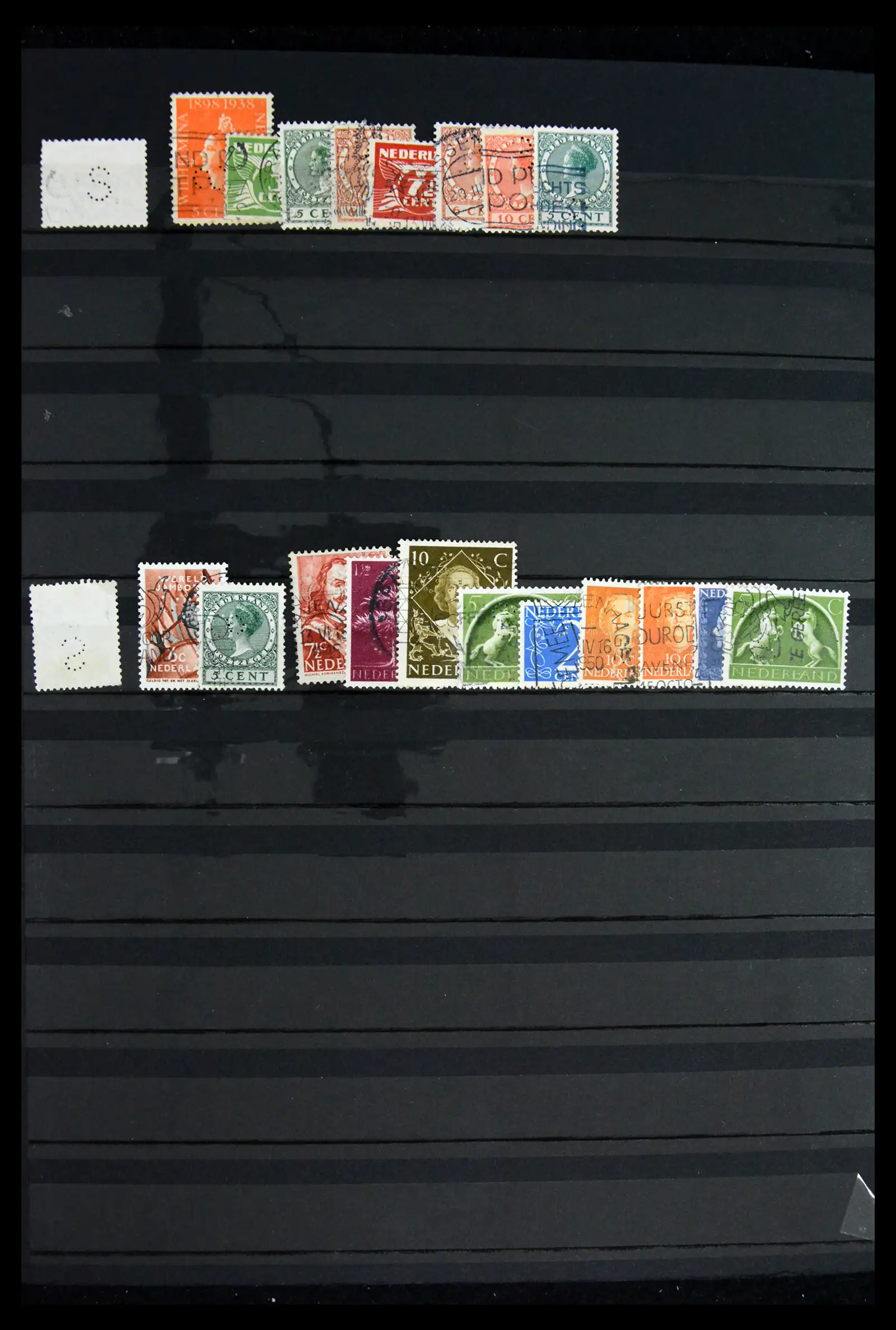 42202 0087 - Postzegelverzameling 42202 Nederland perfins 1891-1960.
