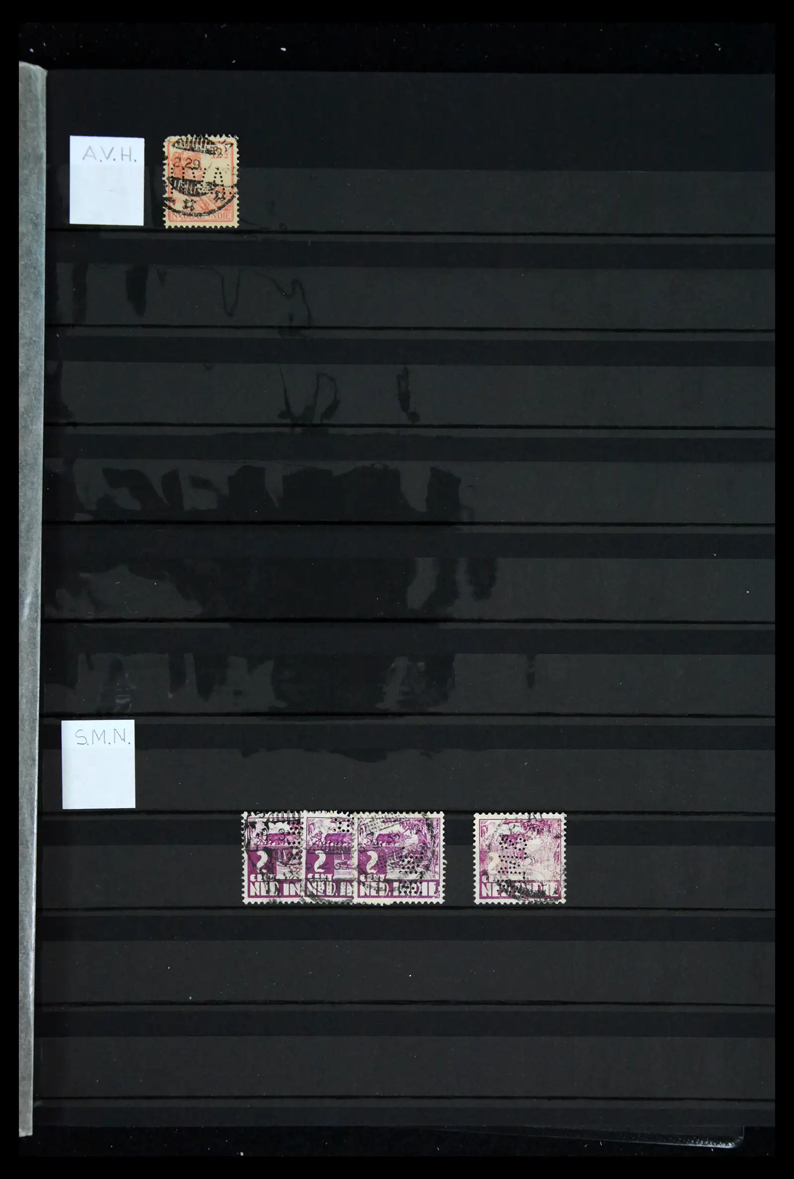 42202 0088 - Postzegelverzameling 42202 Nederland perfins 1891-1960.