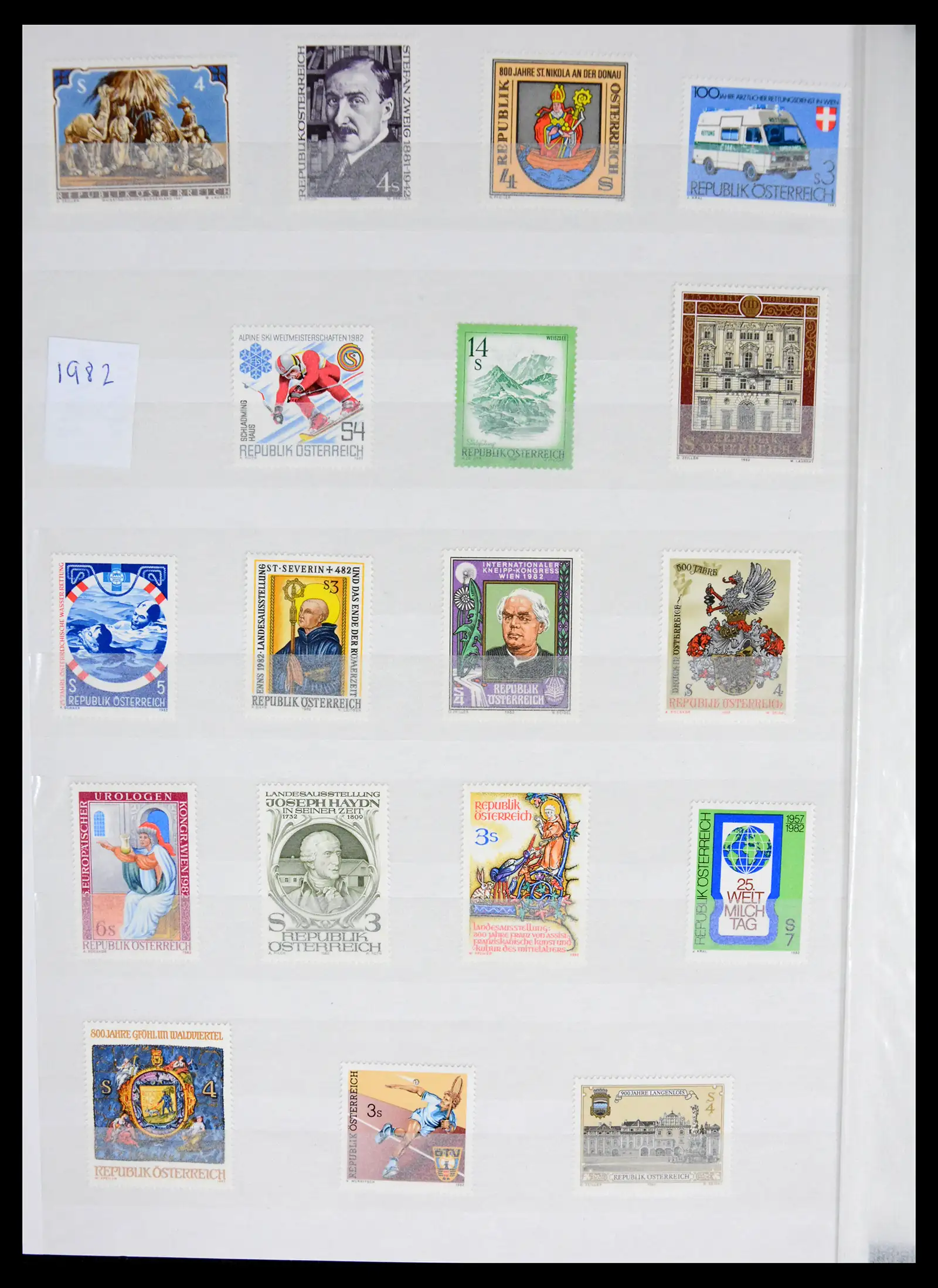 42226 0089 - Postzegelverzameling 42226 Oostenrijk 1918-2009.
