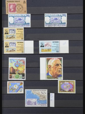 32479 Postzegel op postzegel.