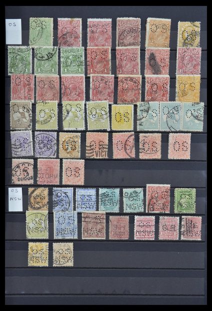 Postzegelverzameling 33510 Australië perfins 1900-1970.