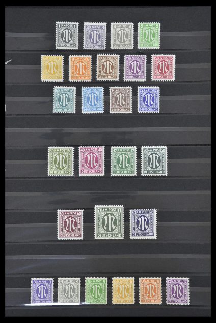 Postzegelverzameling 33717 Duitse Zones 1945-1949.