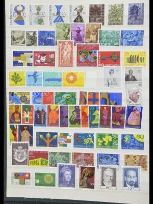 Postzegelverzameling 33884 Liechtenstein 1920-2002.