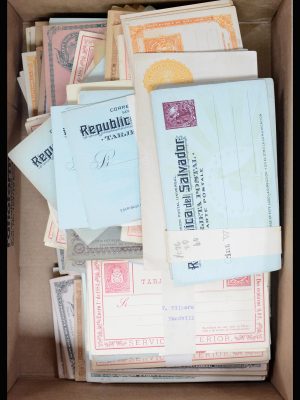 36610 El Salvador postwaardestukken.